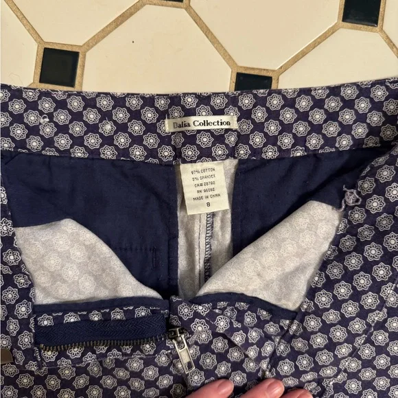 Stylish Navy and White Patterned Skirt - Picture 3 of 3